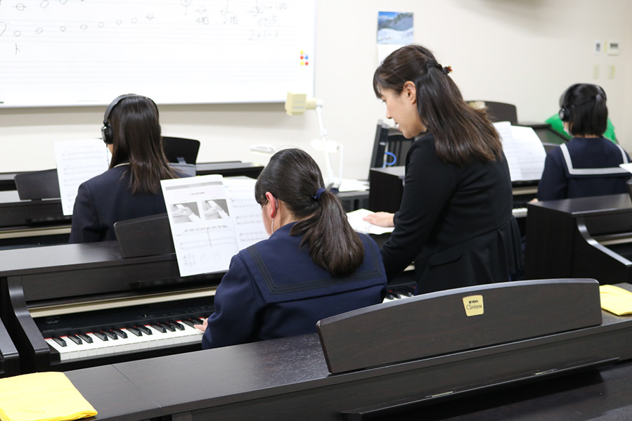 入学前ピアノ講習会の様子写真