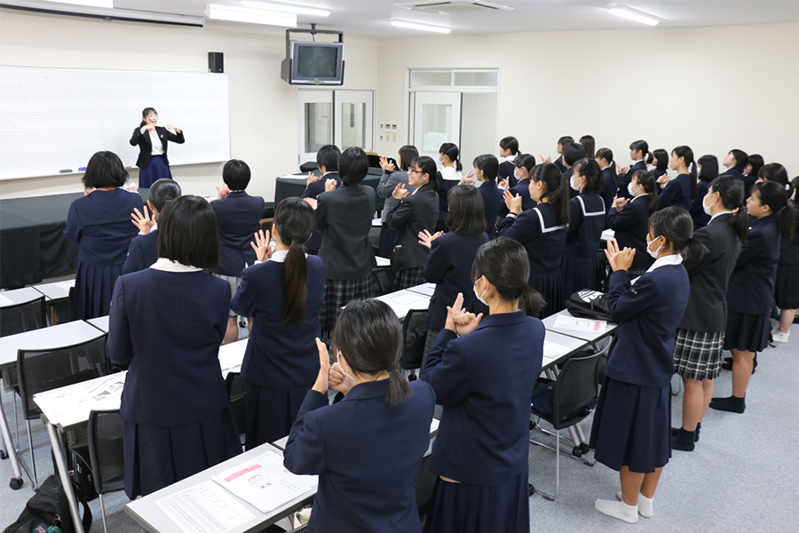 入学前ピアノ講習会の様子写真