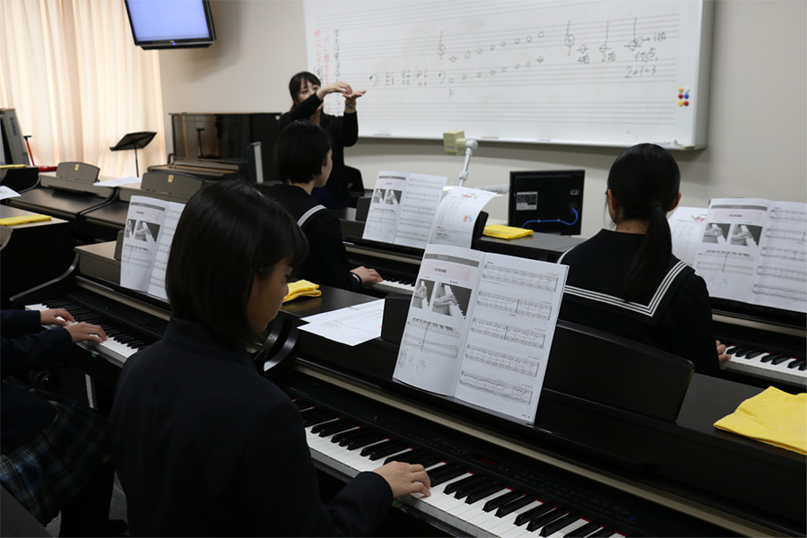 入学前ピアノ講習会の様子写真