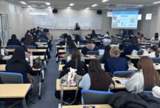 1年生対象進路支援行事「業界研究」を実施しました